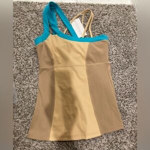 CA Riverbend Athletic Top NWT